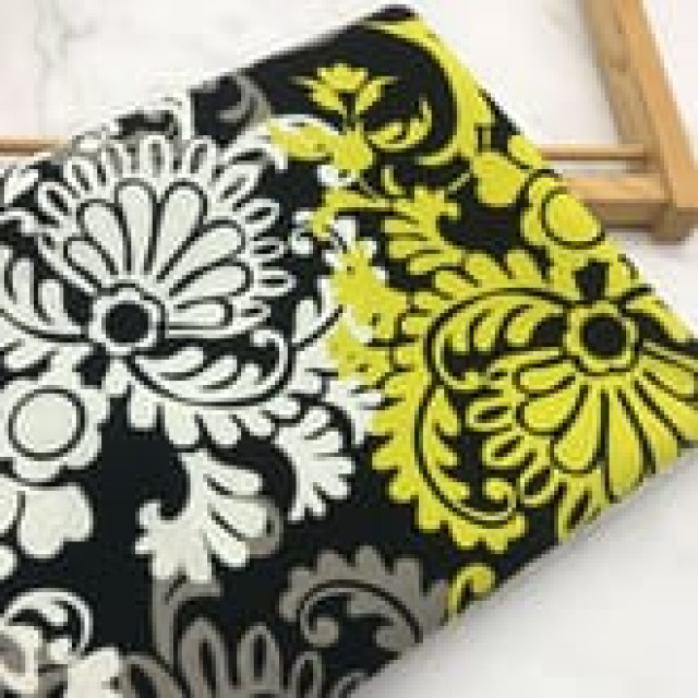 304041 黑底黃白大花印花棉布/柔軟細膩/寬幅150cm