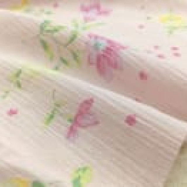 31012 粉色水彩花瓣/縐縐棉紗布料/幅寬110cm