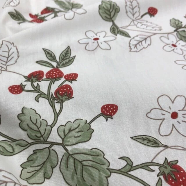 5343-5 紅草莓純棉斜紋印花布料/柔軟細膩服飾床品/幅寬235cm