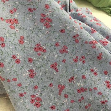 7158 灰藍底小紅花縐縐雪紡/薄透飄逸/幅寬140cm