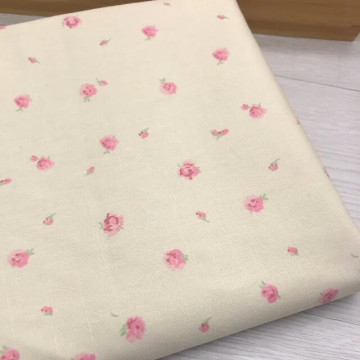 7368 淺米底小紅花朵薄帆布厚棉布/平整有挺度/幅寬145cm