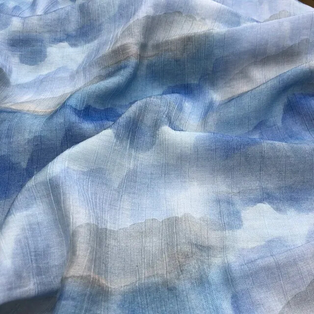 7331-淺藍山水 國風錦絲棉柔軟垂墜印花布料/洋裝襯衫等/幅寬145cm